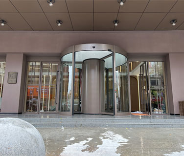 三翼環柱旋轉門